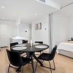 Luxury Apartment In Melbourne
