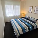 Elsternwick Easy Living - 2 Bedroom Sleeping 4