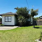 D122 Lovely London Home