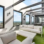 Vibrant Southbank 2 Bedroom Apartment