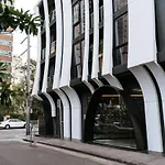 Luna, Stylish And Chic Collingwood Apartment