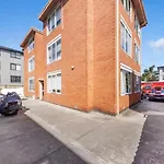 3 Bedroom 60S Retro By Alma Park