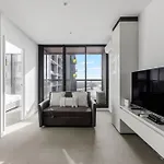 Modern Nomads Prime Cbd 2Br Modern City Haven With Pool & Gym