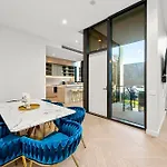 Luxury Vip 4-Bedroom Townhouse In Port Melbourne