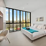 Luxury Vip 4-Bedroom Townhouse In Port Melbourne