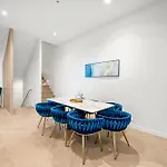 Luxury Vip 4-Bedroom Townhouse In Port Melbourne