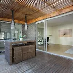 Leafy Family Home With Outdoor Dining Near Cbd
