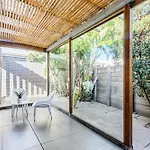 Leafy Family Home With Outdoor Dining Near Cbd