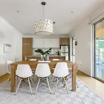 Leafy Family Home With Outdoor Dining Near Cbd
