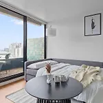Chic Apartment By Southern Cross Free Parking