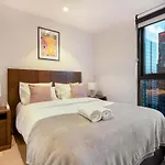 Eq Tower 1Br Apt Unbeatable Location Free Parking #Eq34