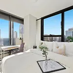 Modern 2Br On Collins Skyline Views & Parking