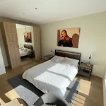 Spacious And Bright 2Bdr Next To Qvm In Cbd, Parking
