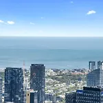 Stunning City And Bay Views Apt With Pool & Gym!