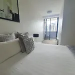 Harbour Escape Apartments Docklands