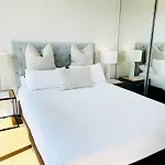 South Melbourne Short Stay Luxury & Location 01728