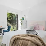 Melbourne- Zen Garden Oasis Suite Or Skyline Terrace Suite Freetramzone