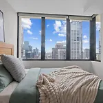 Comfy 2Br, Skyhigh Views, Pool And Gym