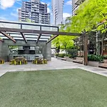 Comfy 2Br, Skyhigh Views, Pool And Gym