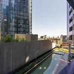 Luxury Apartment Free Car Park, Pool, Gym, Sauna, Steam Room