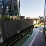 Luxury Apartment Free Car Park, Pool, Gym, Sauna, Steam Room