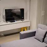 Cozy Oasis L1708 With Swimming Pool