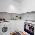 Cozy 1Br Stay In South Yarra With Parking & Wi-Fi