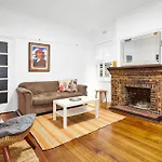 Cozy 1-Bedroom Retreat In St Kilda