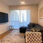Exquisite 3Br Exhibition Melbourne With Gym & Pool