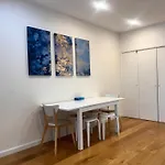 Exquisite 3Br Exhibition Melbourne With Gym & Pool