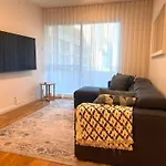 Exquisite 3Br Exhibition Melbourne With Gym & Pool