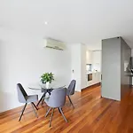 Lovely 2 Bedroom Apartment In Carlton