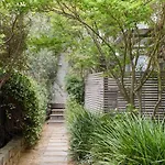 Lovely 2 Bedroom Apartment In Carlton