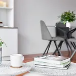 Lovely 2 Bedroom Apartment In Carlton
