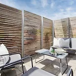Lovely 2 Bedroom Apartment In Carlton