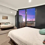 49Th Floor City Escape With Stunning Views
