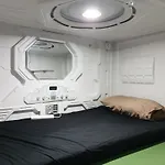 Abbotsford Private Rooms & Pods - 15 Charles Homestay