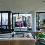 Freshwater Pl - Stylish City View 17Th Floor Apartment With Balcony