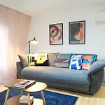 Heritage Hideaway - Refurbished Flinders St Gem