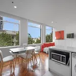 Chic 1-Bed Apartment In The Heart Of Melbourne