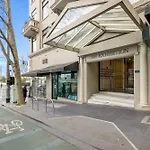 Chic 1-Bed Apartment In The Heart Of Melbourne