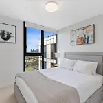Elegant Inner-West 2-Bed With City Views & Pool