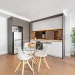 Cozy Living In Docklands