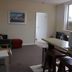 Cozy North Melbourne Apartmentcozy North Melbourne Apartment, Close To Transport, Hospitals & Parks