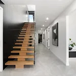 5 Ensuite Luxury Holiday House Balwyn North