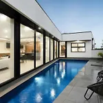 5 Ensuite Luxury Holiday House Balwyn North