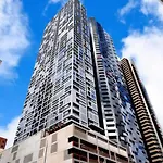 Cozy 2Br Apt Steps From Southern Cross City Views
