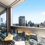 Cozy 2Br Apt Steps From Southern Cross City Views