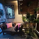 Cbd Boutique 2Br With Terrace