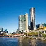 Sophisticated Skyline Serenity At Southbank
